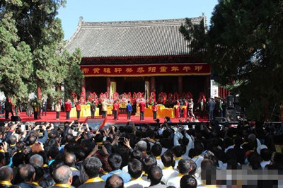 重阳节黄帝陵祭祖 各地老年游客登黄帝陵共度佳节 重阳节黄帝陵祭祖 各地老年游客登黄帝陵共度佳节