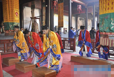 樟树举行“三皇宫祭祖”活动 扬中药文化承“樟帮”精神 樟树举行“三皇宫祭祖”活动 扬中药文化承“樟帮”精神