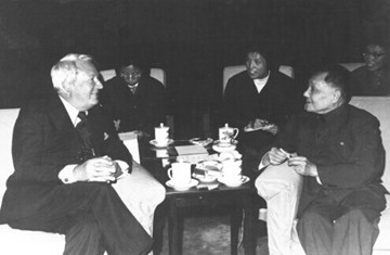 邓小平：1997年不收回香港我就是李鸿章