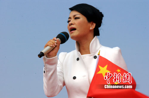 陈云林出席中原根亲文化节 毛阿敏献唱(图) 陈云林出席中原根亲文化节 毛阿敏献唱(图)