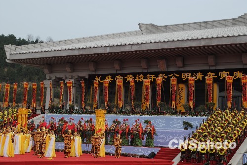 清明前后海内外客家后裔纷纷返祖地祭祖