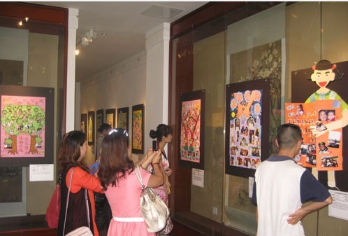 2011年两岸城市青少年创意族谱联展在福州举行