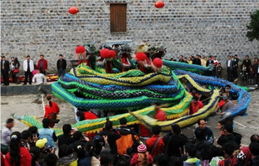 居住在济源的汉族群众，多为明代洪武年间山西移民的后裔