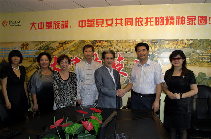 大中华族谱创始人韦连文先生会见印尼廖群岛省华裔总会丘梓贤主席 
